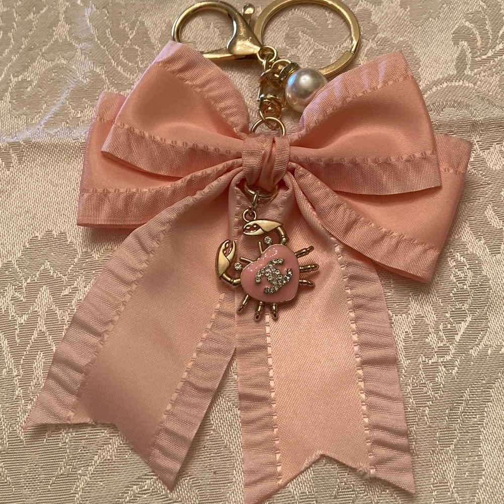 Chanel Fashion charm, pendant, zip pull on A beautiful bow! Adorable crab! - Picture 6 of 9